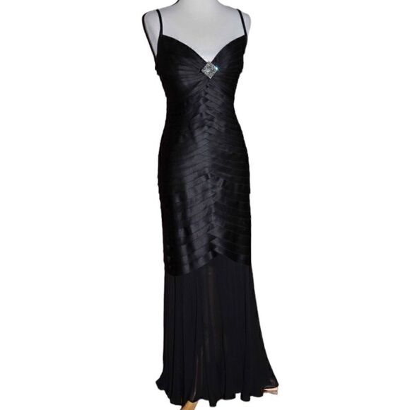 Xscape Black Pleated Maxi Mermaid Chiffon Gown Size 6 - Picture 1 of 10